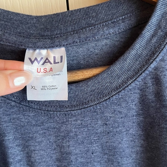 Unisex Embroidered New York Graphic Tee - Picture 4 of 4